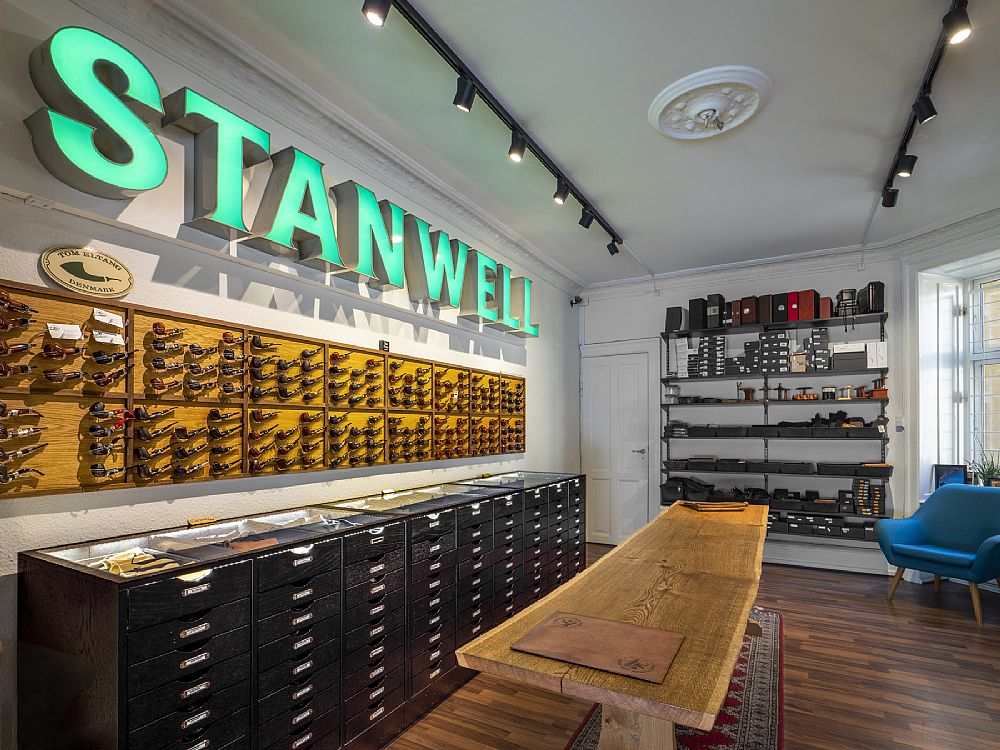 The Danish Pipe Shop — 店内实景